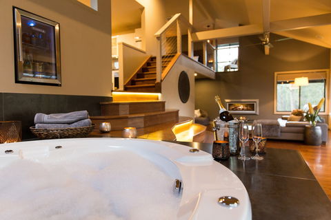 The Edge Villa - Hunter Valley Luxury Escape - Redcliffe Tourism 0