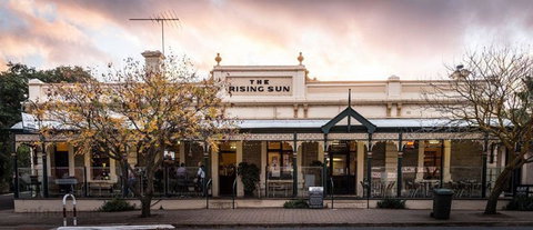 The Rising Sun Hotel - Redcliffe Tourism 1