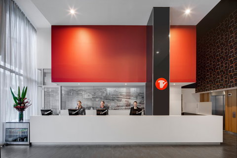 Travelodge Hotel Melbourne Docklands - Redcliffe Tourism 0