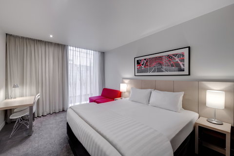 Travelodge Hotel Melbourne Docklands - Redcliffe Tourism 1