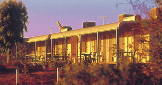 Onslow Mackerel Motel - Redcliffe Tourism 1