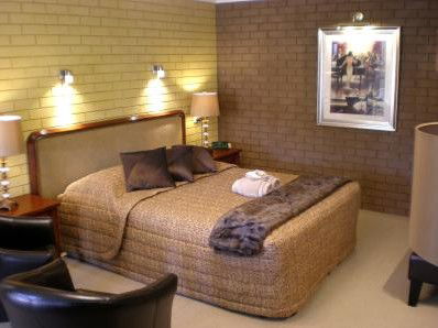 Estelle Kramer Motor Inn - Redcliffe Tourism 0