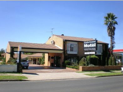 Estelle Kramer Motor Inn - Redcliffe Tourism 4