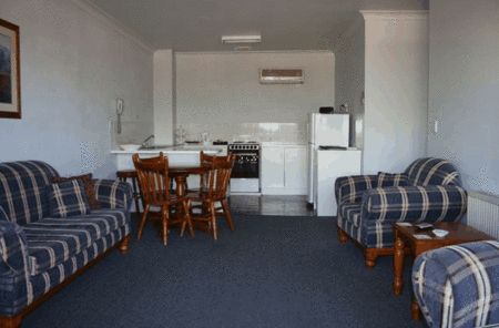 New England Motor Inn - Redcliffe Tourism 3