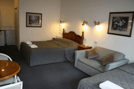 New England Motor Inn - Redcliffe Tourism 5