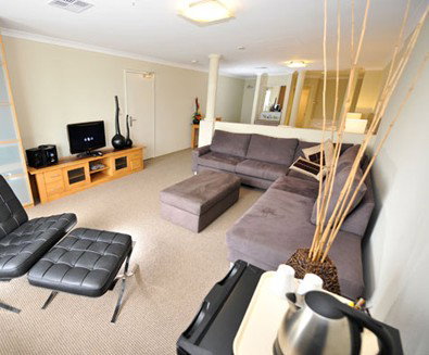 Breakwater Bed And Breakfast - Redcliffe Tourism 0
