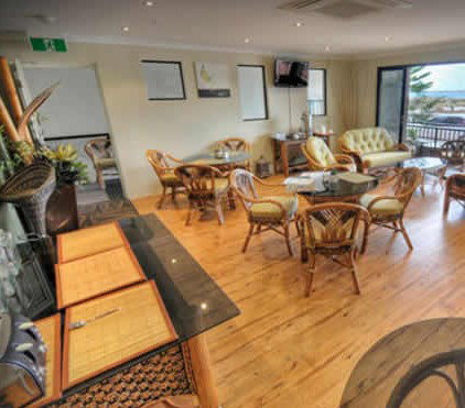 Breakwater Bed And Breakfast - Redcliffe Tourism 2