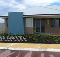 Parakeet Retreat - Redcliffe Tourism