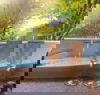 Adelaide Hills Retreats - The Nest - Redcliffe Tourism