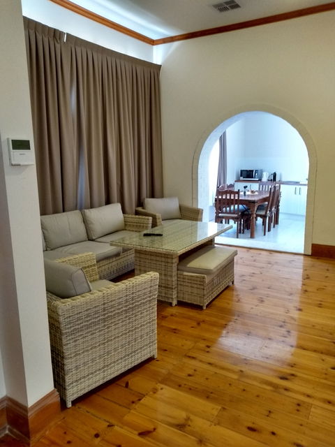 Adelaide Hills Birdwood Cottage - Redcliffe Tourism 0