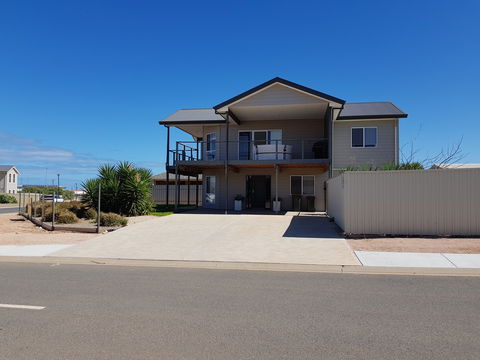 Agape Holiday Home - Redcliffe Tourism 0