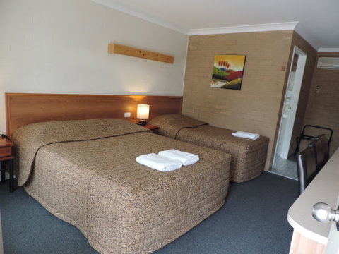 Alexander Motor Inn Moree - Redcliffe Tourism 1