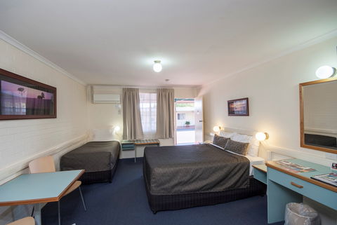 Applegum Inn - Redcliffe Tourism 1