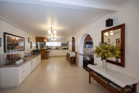 Applegum Inn - Redcliffe Tourism 2