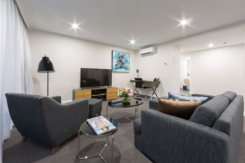 Avenue Hotel Canberra - Redcliffe Tourism 0