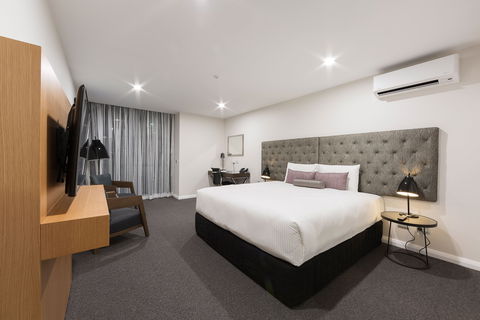 Avenue Hotel Canberra - Redcliffe Tourism 2