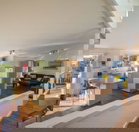 Breeze in Mollymook Beach - Redcliffe Tourism