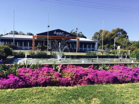 Byer Fountain Motor Inn And Restaurant - Redcliffe Tourism 0