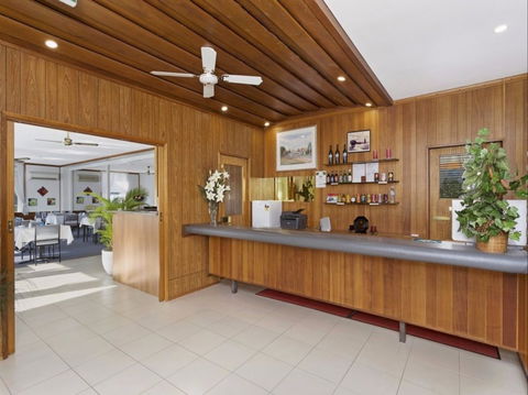 Byer Fountain Motor Inn And Restaurant - Redcliffe Tourism 1