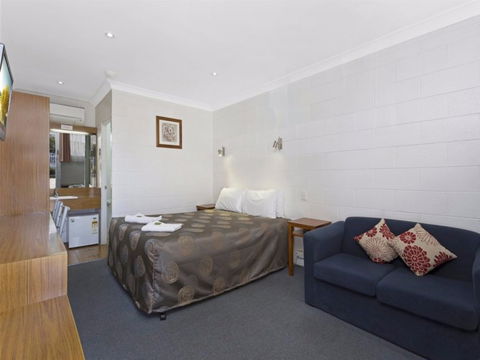 Byer Fountain Motor Inn And Restaurant - Redcliffe Tourism 2