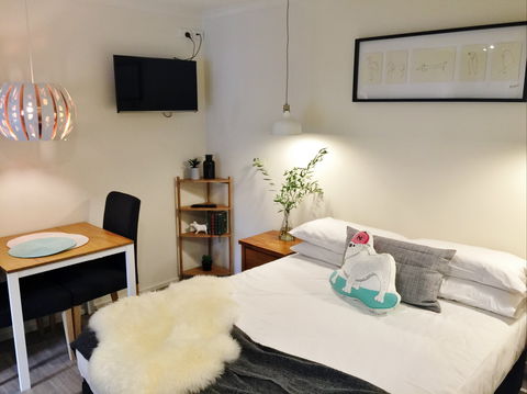 Canberra Furnished Accommodation - Redcliffe Tourism 1