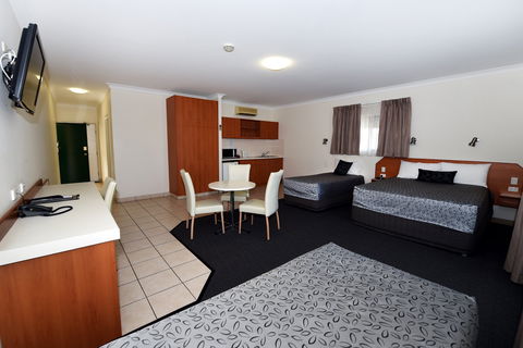 Carriers Arms Hotel Motel - Redcliffe Tourism 2