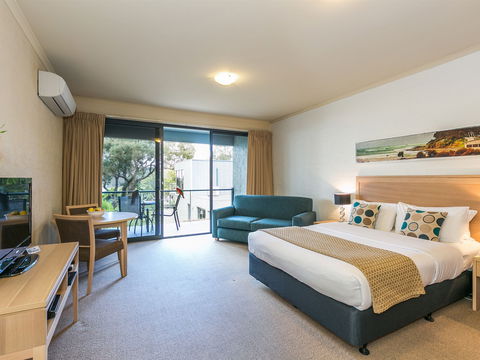 Chatby Lane Lorne - Redcliffe Tourism 0