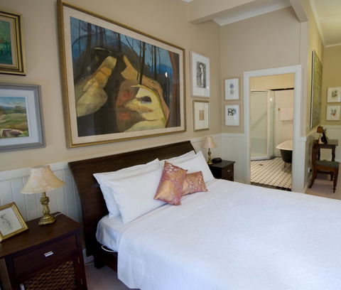 Chalet Guesthouse And Studio - Redcliffe Tourism 0