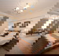 Cobb  Co Court Boutique Hotel - Redcliffe Tourism