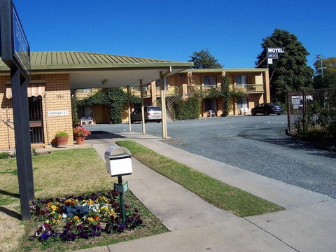 Deniliquin Motel - Redcliffe Tourism 0
