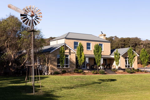 Fingal House - Redcliffe Tourism 0