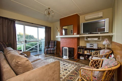 Lady Barron Holiday Home - Redcliffe Tourism 2