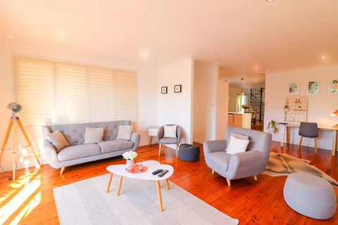 Pacific Beachhouse - Redcliffe Tourism 1