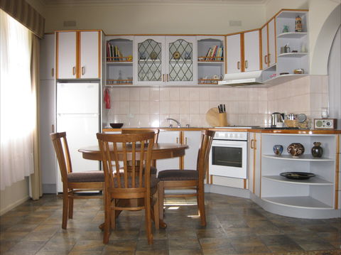 Peel Cottage - Redcliffe Tourism 2