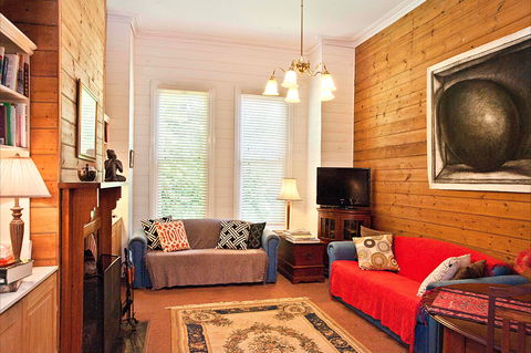 Pendower House B&B And Self Contained Apartments - Redcliffe Tourism 2