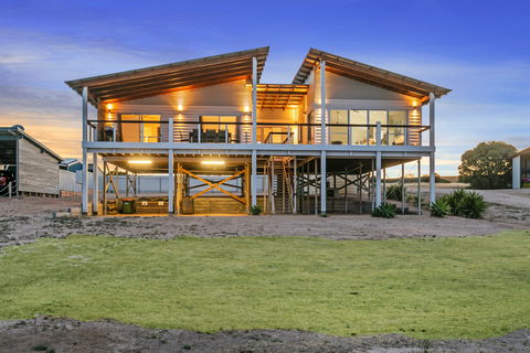 Sceale Bay Seaview Escape - Redcliffe Tourism 0