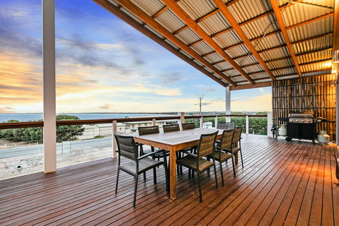 Sceale Bay Seaview Escape - Redcliffe Tourism 1