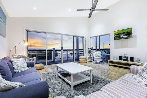 Sceale Bay Seaview Escape - Redcliffe Tourism 2