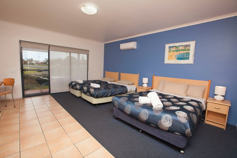 Seaview Motel And Apartments - Redcliffe Tourism 2