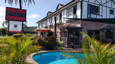 Shakespeare Motel - Redcliffe Tourism 0