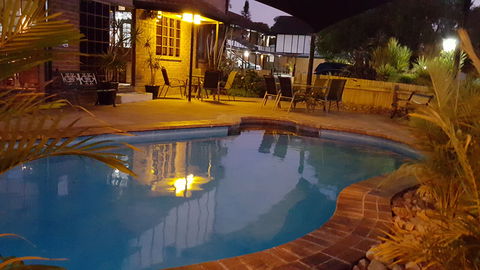Shakespeare Motel - Redcliffe Tourism 2