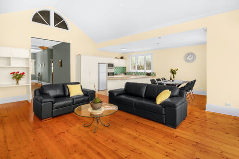 Adelaide Style Accommodation-City And Beach Luxury Home - Redcliffe Tourism 0