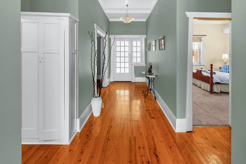 Adelaide Style Accommodation-City And Beach Luxury Home - Redcliffe Tourism 1