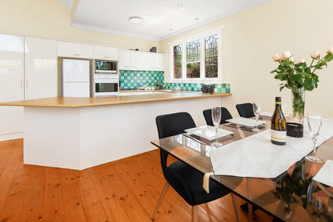 Adelaide Style Accommodation-City And Beach Luxury Home - Redcliffe Tourism 2