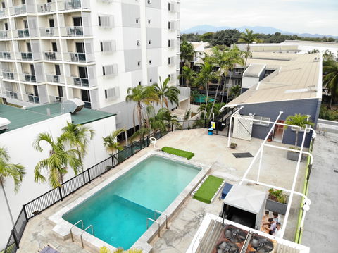 Adventurers Backpackers Resort - Redcliffe Tourism 1