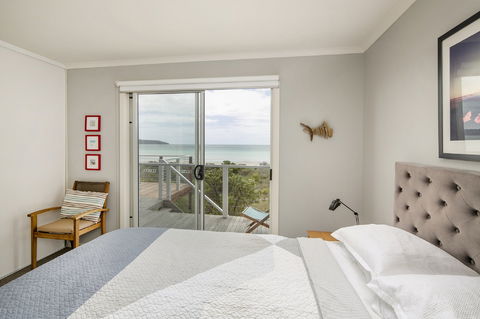 Alchemy On Island Beach - Redcliffe Tourism 1