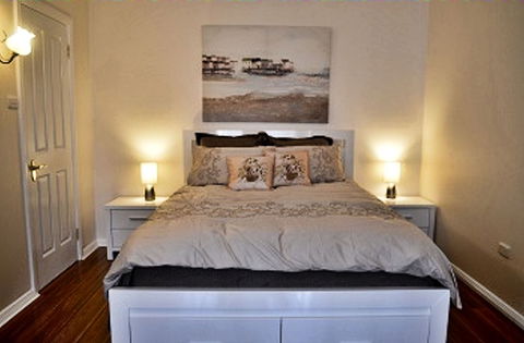 Almond Tree Cottage - Redcliffe Tourism 1