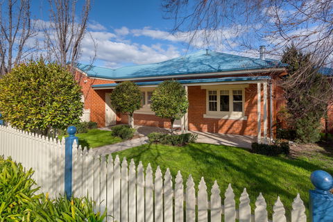Ampleforth East - Redcliffe Tourism 0