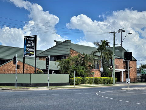 Archer Park Motel - Redcliffe Tourism 1
