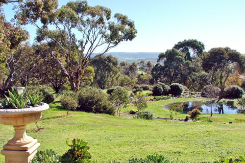 Austiny Bed And Breakfast - Redcliffe Tourism 0